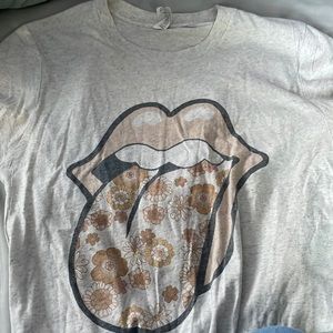 Size small graphic tee